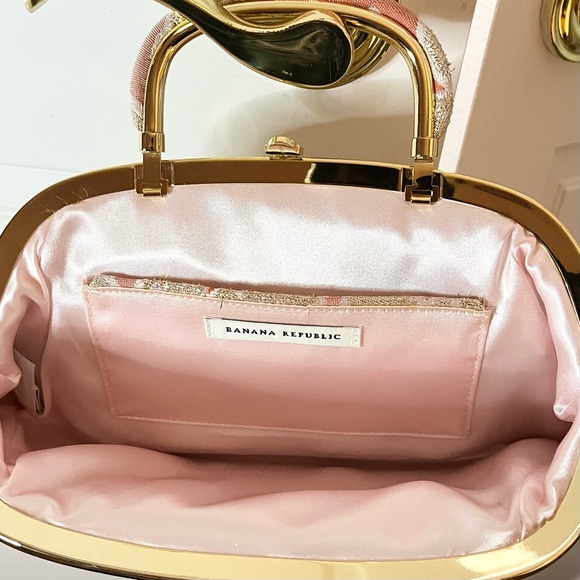 🌺 Banana Republic Silk Salmon Colored Satin Clutch - Picture 9 of 11